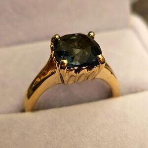 Elegant Gold and Blue Stone Ring